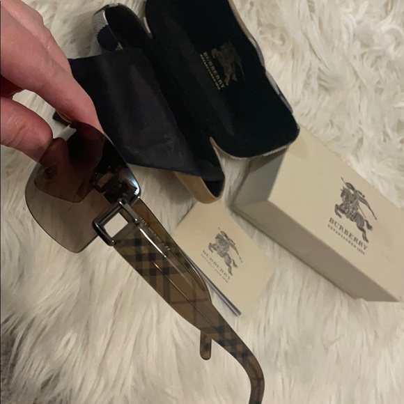 Burberry Sunglasses - Picture 6 of 6